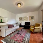 Апартаменты Lovenest: Romantic Overlooking The