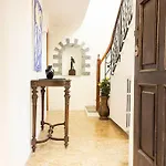 Апартаменты Lovenest: Romantic Overlooking The